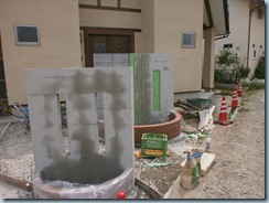 門柱下塗り 土間コンクリート打ち下地　施工現場レポート