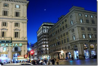 テルミニ駅からホテルを