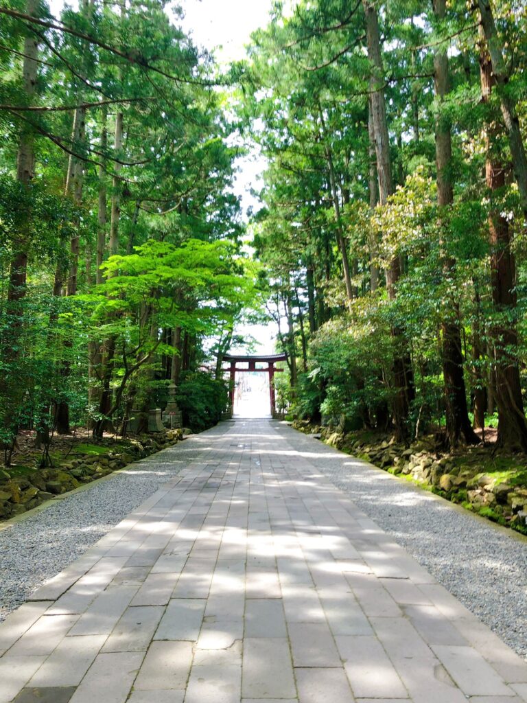 弥彦神社