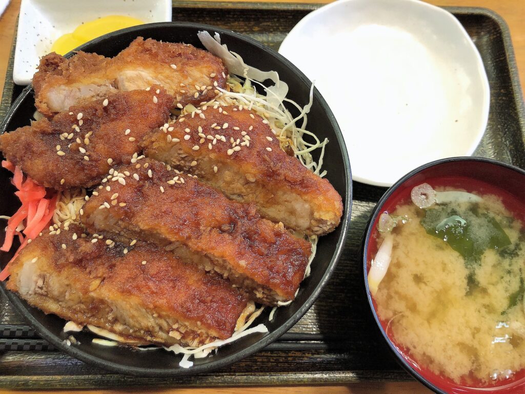 ソースカツ丼　ペリカン