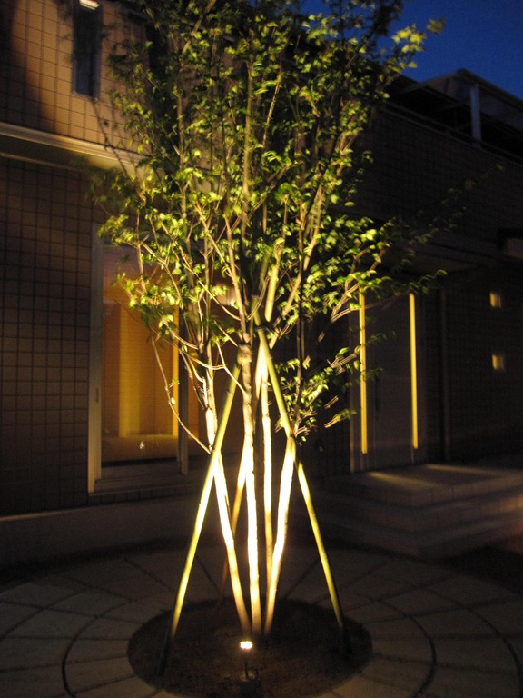 庭全体にエクステリア照明を設置しました 長野市 松本市 塩尻市 安曇野市 外構 ガーデンのプロショップ トレド エクステリア