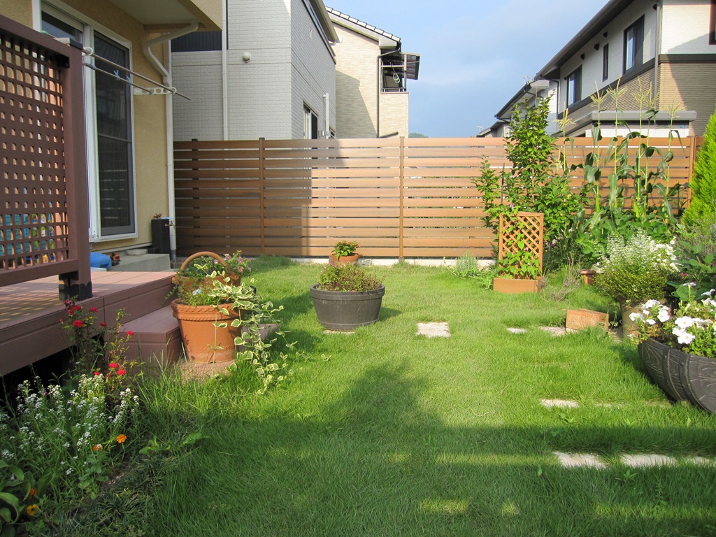 庭の三方を樹脂板塀で囲いました 長野市 外構のトレド