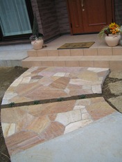 石貼りとコンクリートの床