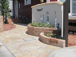 天然石を貼ったアプローチ