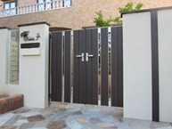 飽きのすくない自然石貼り