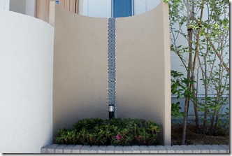 アートウォールメでS字の塗仕上げ門柱