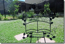 Niwa de kaiteki ni sugosu　mekakushi022